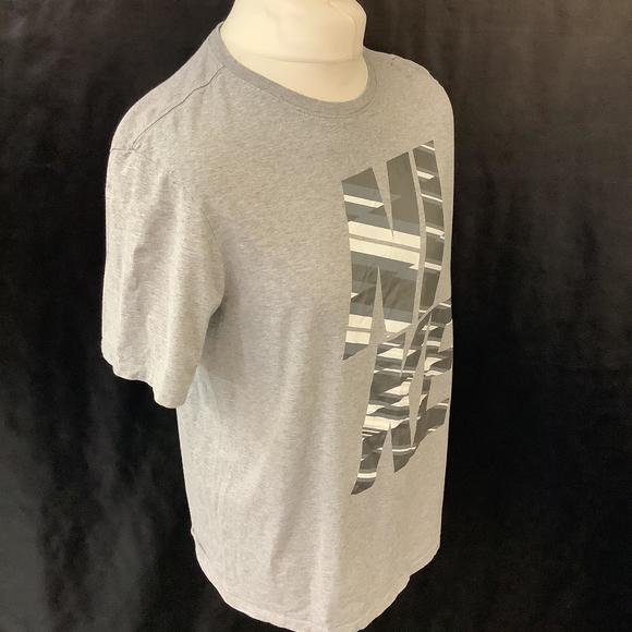 The Nike Tee Crew Neck Tee - Size L - Grey - Athletic Cut - Cotton - P2P 22” - Picture 2 of 5
